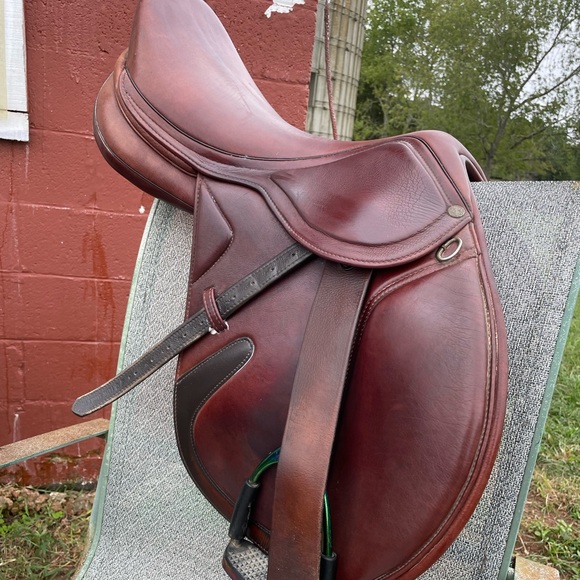 Royal heritage jumping saddle (adjustable) - Picture 1 of 6